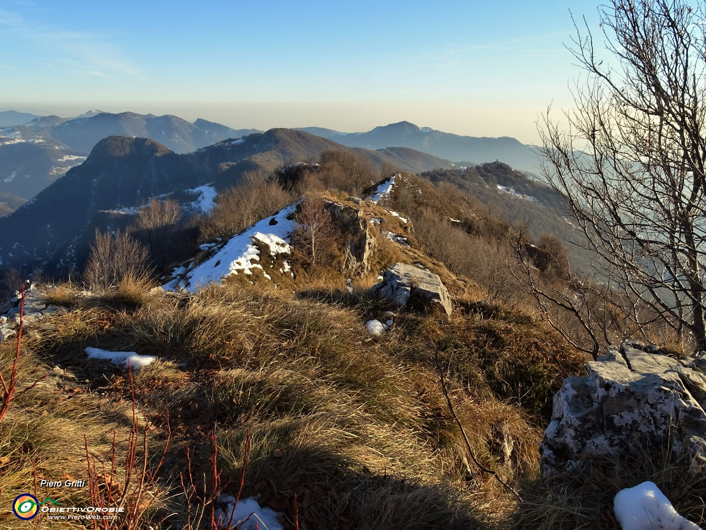 47 Scendo sul sent. 596 per passare al Pizzo Cerro.JPG